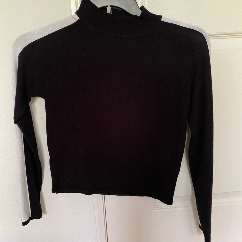 Cropped long sleeve shirt